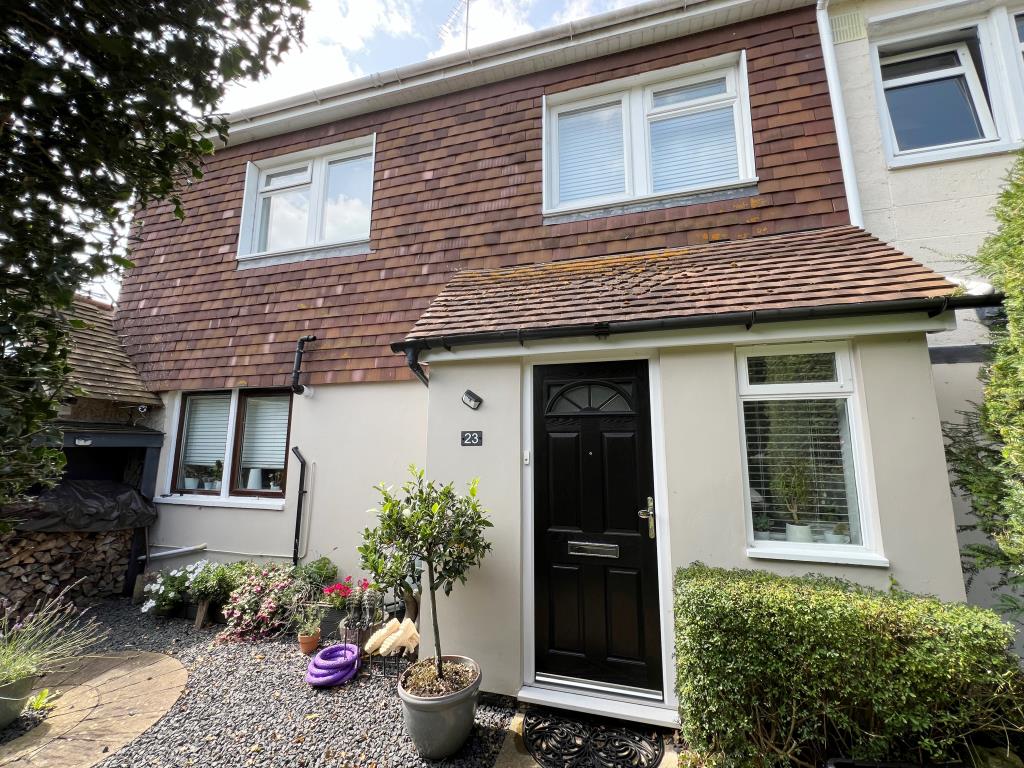 Lot: 55 - THREE-BEDROOM END-TERRACE HOUSE - Outside front photo of 23 Fraser Road Kings Worthy